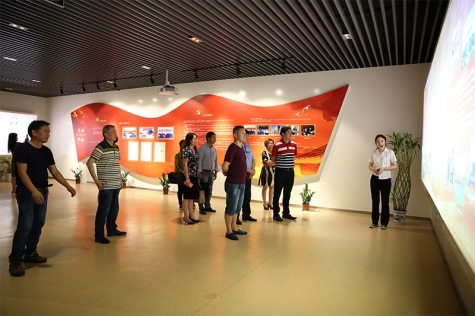 中法集团领导来2138cn太阳集团城交流党建工作